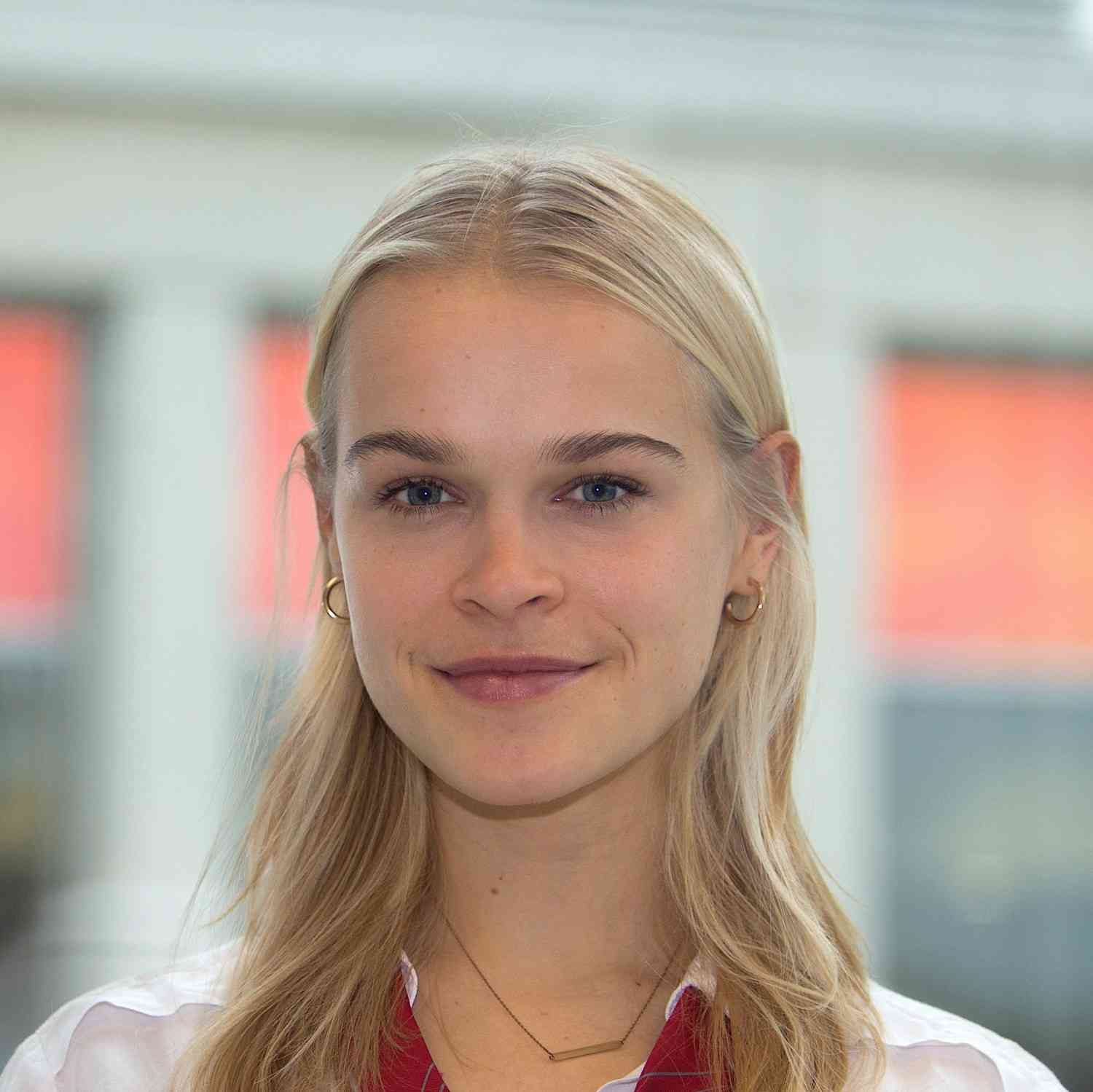 Portrait of Tess Bevers